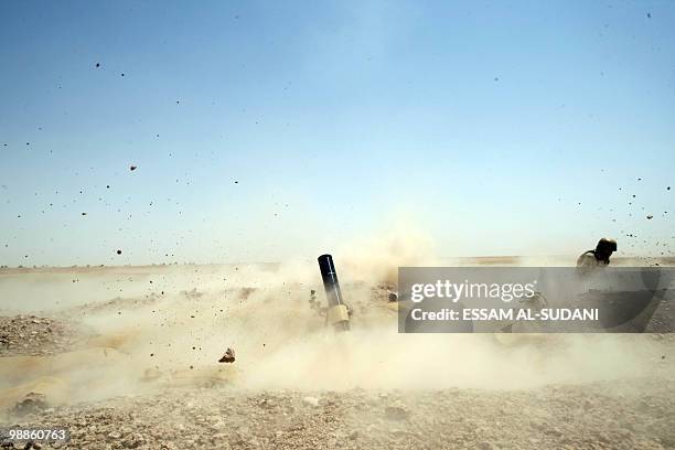 Iraqi army soldiers take part in a military training exercise on August 16, 2009 in the area of Kteiban, 20 kms east of the southern port city of...