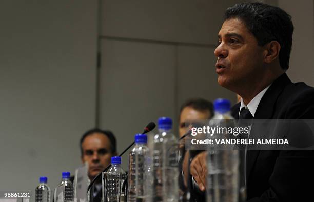 The president of the Brazilian mining giant Vale do Rio Doce, Roger Agnelli , speaks to the press after launching the project "Vale Florestar" at the...