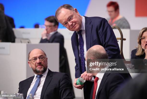 Federal Party Conference of the German Social Democratic Party in Berlin, Germany, 7 December 2017. L-R: Party leader Martin Schulz, Lower Saxony's...