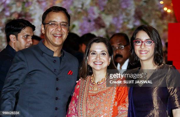 Indian Bollywood film director, screenwriter and producer Vidhu Vinod Chopra poses for a picture with wife Anupama Chopra and daughter Zuni as they...
