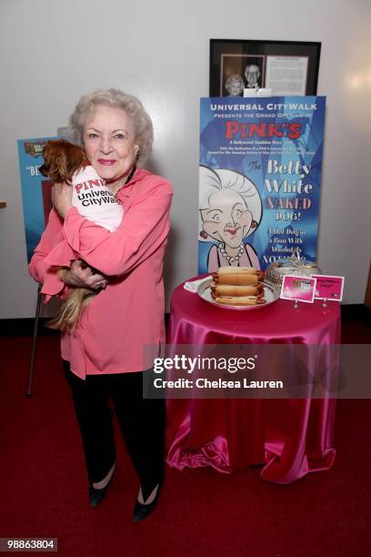 Actress Betty White unveils the "Naked" hot dog at Pink Hot Dogs at Universal CityWalk on April 19, 2010 in Universal City, California.