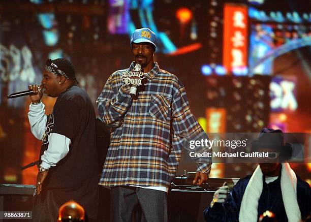 Rapper Snoop Dogg performs onstage at Spike TV's 7th Annual Video Game Awards at the Nokia Event Deck at LA Live on December 12, 2009 in Los Angeles,...