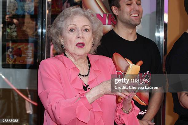 Actress Betty White unveils the "Naked" hot dog at Pink Hot Dogs at Universal CityWalk on April 19, 2010 in Universal City, California.