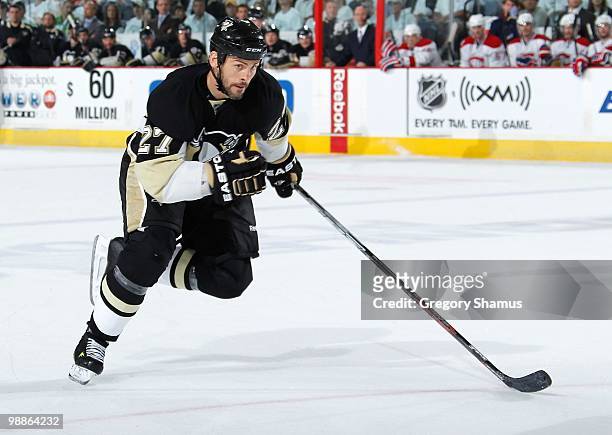 Craig Adams of the Pittsburgh Penguins skates up ice against the Montreal Canadiens in Game Two of the Eastern Conference Semifinals during the 2010...