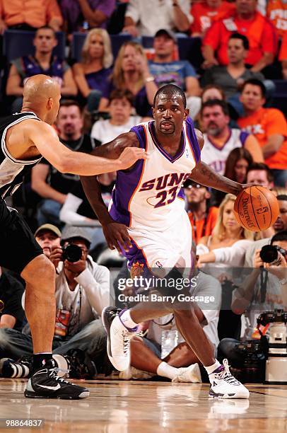 Jason Richardson of the Phoenix Suns drives the ball up court against Richard Jefferson of the San Antonio Spurs in Game One of the Western...