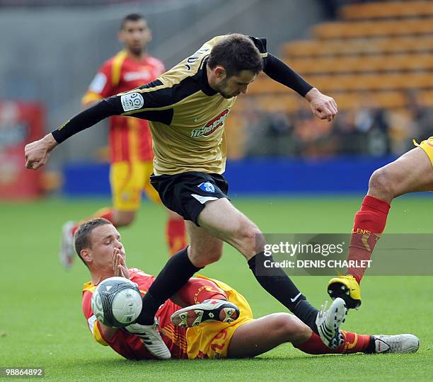 Lens's french midfielder Romain Sartre vies with Grenoble's forward Josip Tadic during the French L1 football match Lens vs. Grenoble on May 5, 2010...