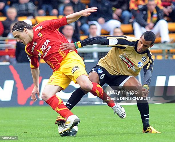 Lens's serbian midfielder Nenad Kovacevic vies with Grenoble's Togolese midfielder Jacques Romao during the French L1 football match Lens vs....