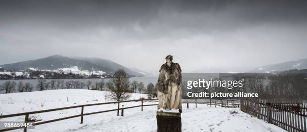 Statue of Ludwig II, King of Bavaria, standing at the snow-covered north bank of Tegernsee lake near Gmund, Germany, 08 December 2017. Photo: Peter...