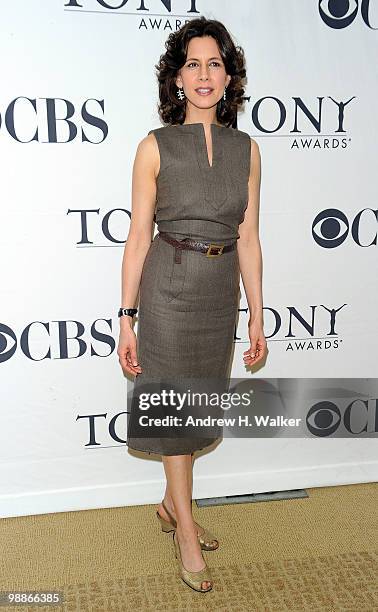 Actress Jessica Hecht attends the 2010 Tony Awards Meet the Nominees Press Reception on May 5, 2010 in New York City.