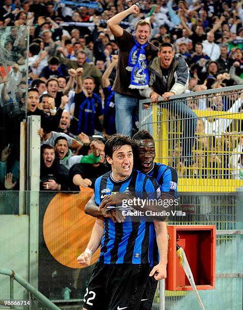 Celebrates of Diego Milito and Mario Balotelli after the first goal during the Tim Cup between FC Internazionale Milano and AS Roma at Stadio...