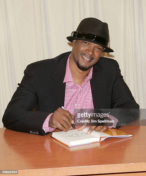 Damon Wayans promotes "Red Hats" at Barnes & Noble 5th Avenue on May 5, 2010 in New York City.