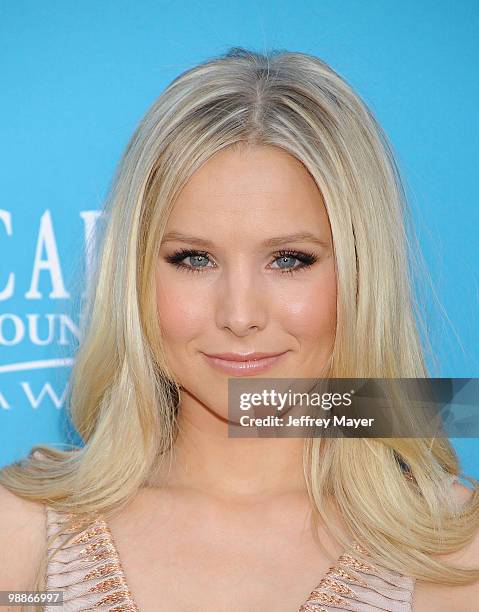 Actress Kristen Bell arrives for the 45th Annual Academy of Country Music Awards at MGM Grand Garden Arena on April 18, 2010 in Las Vegas, Nevada.