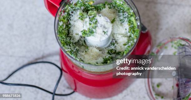 sorrel pesto preparation - sauerampfer stock-fotos und bilder