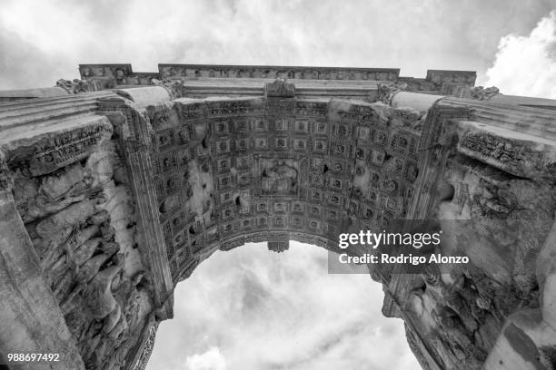 arch of titus - arch of titus stock-fotos und bilder