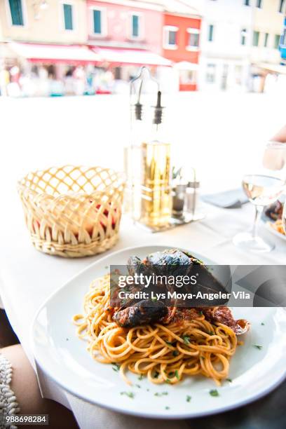 kunch in burano - lys stock pictures, royalty-free photos & images