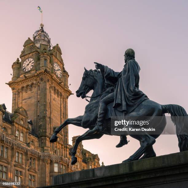 duke of wellington monument with the balmoral clock behind, edinburgh, scotland, united kingdom, europe - new town edinburgh - fotografias e filmes do acervo