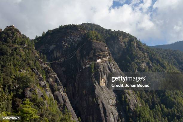 the taktsang (tigers nest) monastery, paro, bhutan, himalayas, asia - paro district fotografías e imágenes de stock