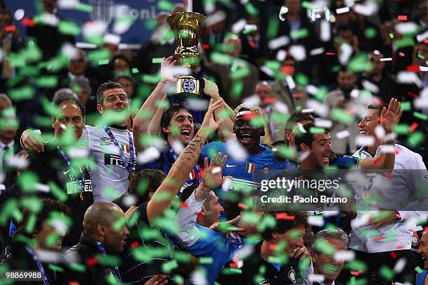 Players of FC Internazionale Milano celebrate victory after the Tim Cup match between FC Internazionale Milano and AS Roma at Stadio Olimpico on May...