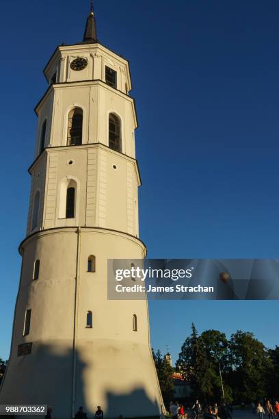 cathedral belfry with hot air balloon, cathedral square, vilnius, lithuania, europe - james strachan stock pictures, royalty-free photos & images