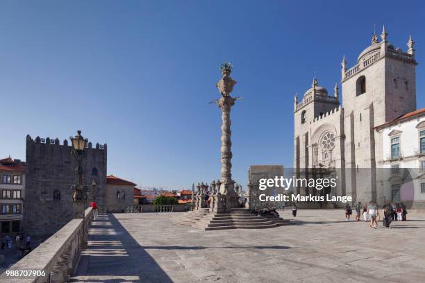pelourinho column, se cathedral, porto (oporto), portugal, europe - pelourinho do porto stock pictures, royalty-free photos & images