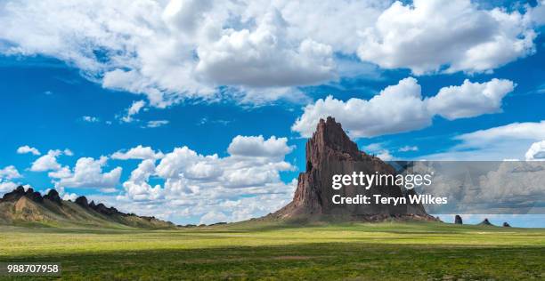 shiprock - shiprock fotografías e imágenes de stock