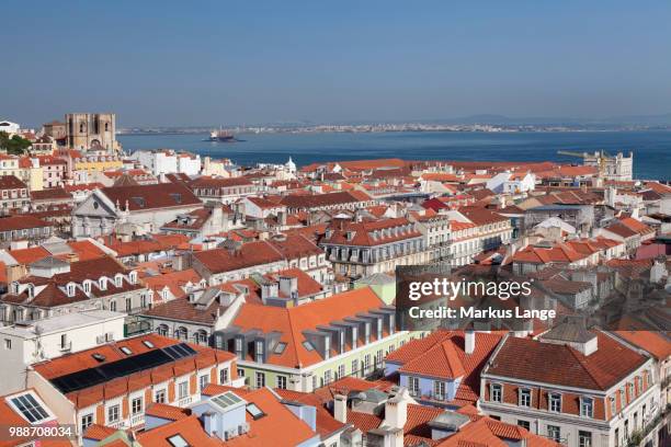 view over the old town to se cathedral and tejo river, lisbon, portugal, europe - sé de lisboa imagens e fotografias de stock