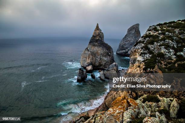 praia da pedra da ursa 1 - the bear stone beach - pedra stock pictures, royalty-free photos & images