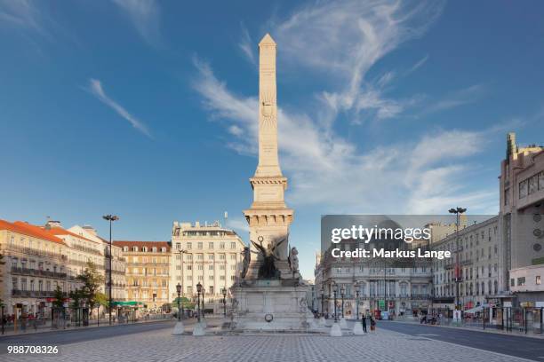 praca dos restauradores, obelisk, avenida da liberdade, lisbon, portugal, europe - avenida stock-fotos und bilder