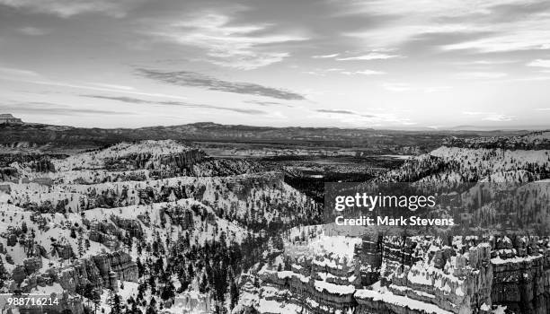 moments before sunrise at sunset point (black & white) - sunset point imagens e fotografias de stock