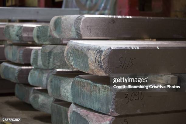 slabs of titanium alloy sit in a storage area - titan stock-fotos und bilder