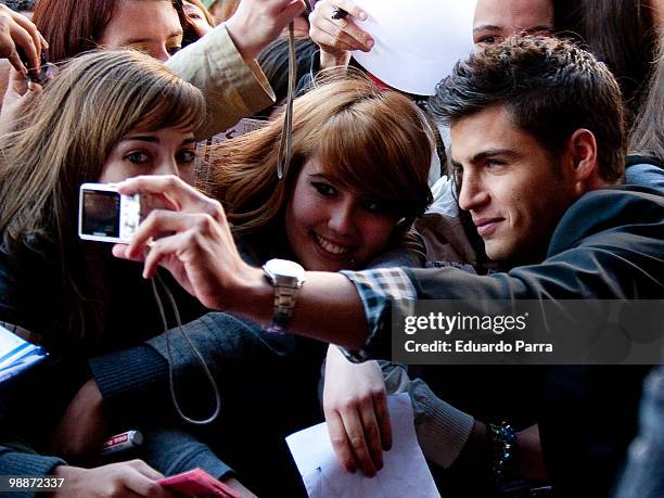 Actor Maxi Iglesias greets fans at the "Fisica o quimica" fifth season photocall at Capitol cinema on May 5, 2010 in Madrid, Spain.