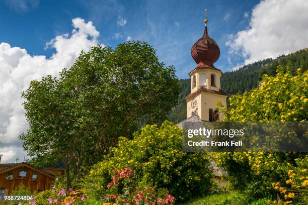 traditional church and houses in canazei, south tyrol, italian dolomites, italy, europe - canazei stock-fotos und bilder