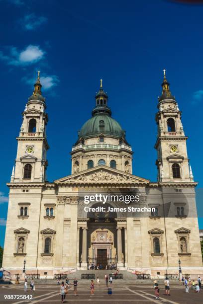 facade of st. stephen's basilica, budapest, hungary, europe - strachan stockfoto's en -beelden