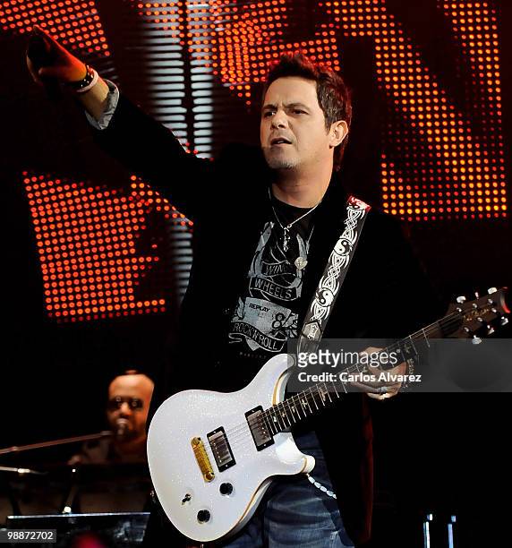Spanish singer Alejandro Sanz performs on stage at the Palacio de los Deportes on May 5, 2010 in Madrid, Spain.