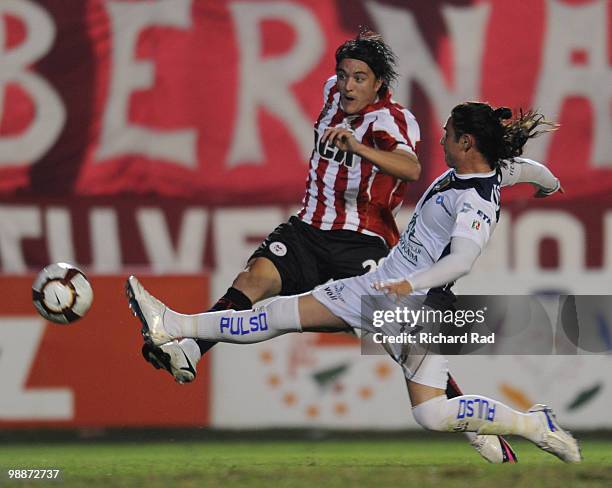 Leandro Gonzalez of Estudiantes fights for the ball with Jesus Palacios of San Luis during a match as part of the 2010 Libertadores at Centenario...