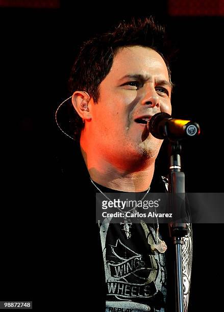 Spanish singer Alejandro Sanz performs on stage at the Palacio de los Deportes on May 5, 2010 in Madrid, Spain.
