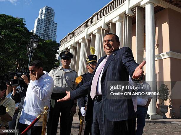 Honduran President Porfirio Lobo gestures as he waits for his Guatemalan counterpart, Alvaro Colom , at the steps of the presidential palace in...