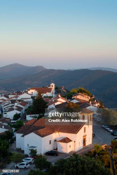 marvao, a dramatic portuguese medieval hill-top village in the alentejo region bordering spain, portugal, europe - マルバオ ストックフォトと画像