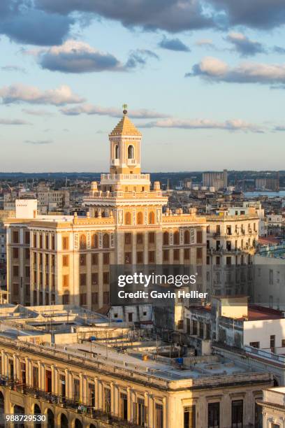 architecture from an elevated view near the malecon, havana, cuba, west indies, central america - gavin hellier 個照片及圖片檔