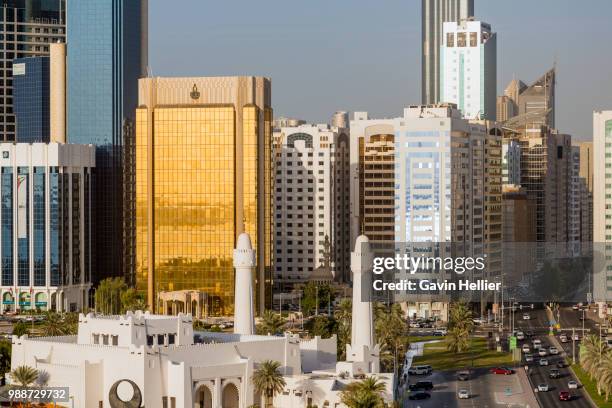 modern city skyline, abu dhabi, united arab emirates, middle east - gavin hellier 個照片及圖片檔