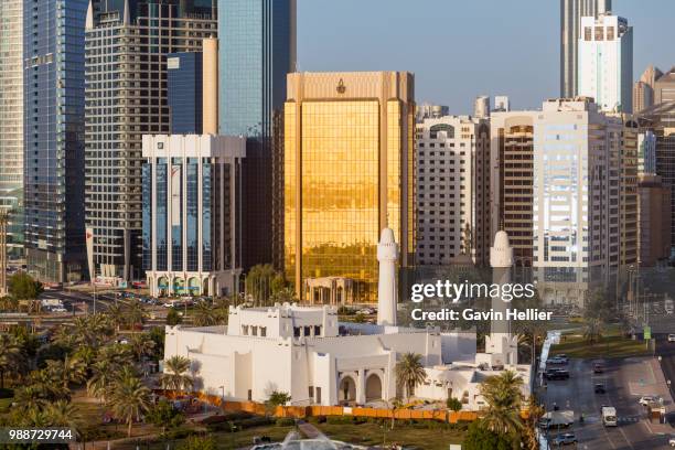 modern city skyline, abu dhabi, united arab emirates, middle east - gavin hellier 個照片及圖片檔