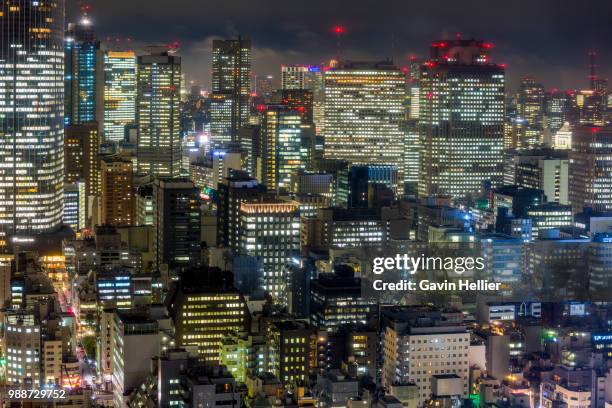 downtown city buildings at night, tokyo, japan, asia - gavin hellier 個照片及圖片檔