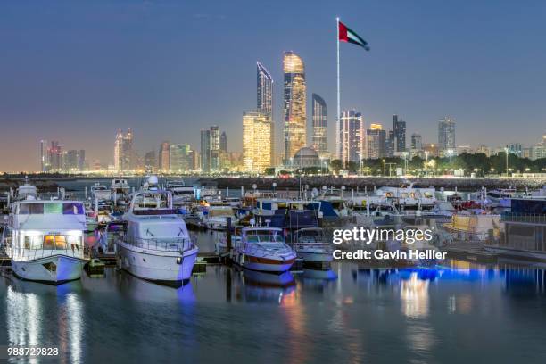 modern city skyline and marina, abu dhabi, united arab emirates, uae - gavin hellier bildbanksfoton och bilder