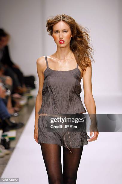 Model wearing Balans Spring 2007