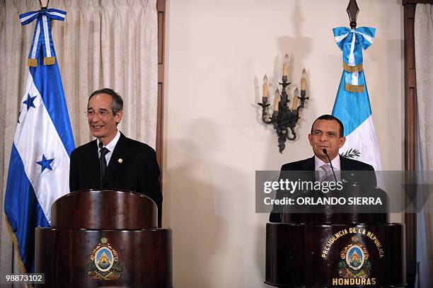 Honduran President Porfirio Lobo and his Guatemalan counterpart Alvaro Colom, during a press conference at the presidential palace in Tegucigalpa, on...