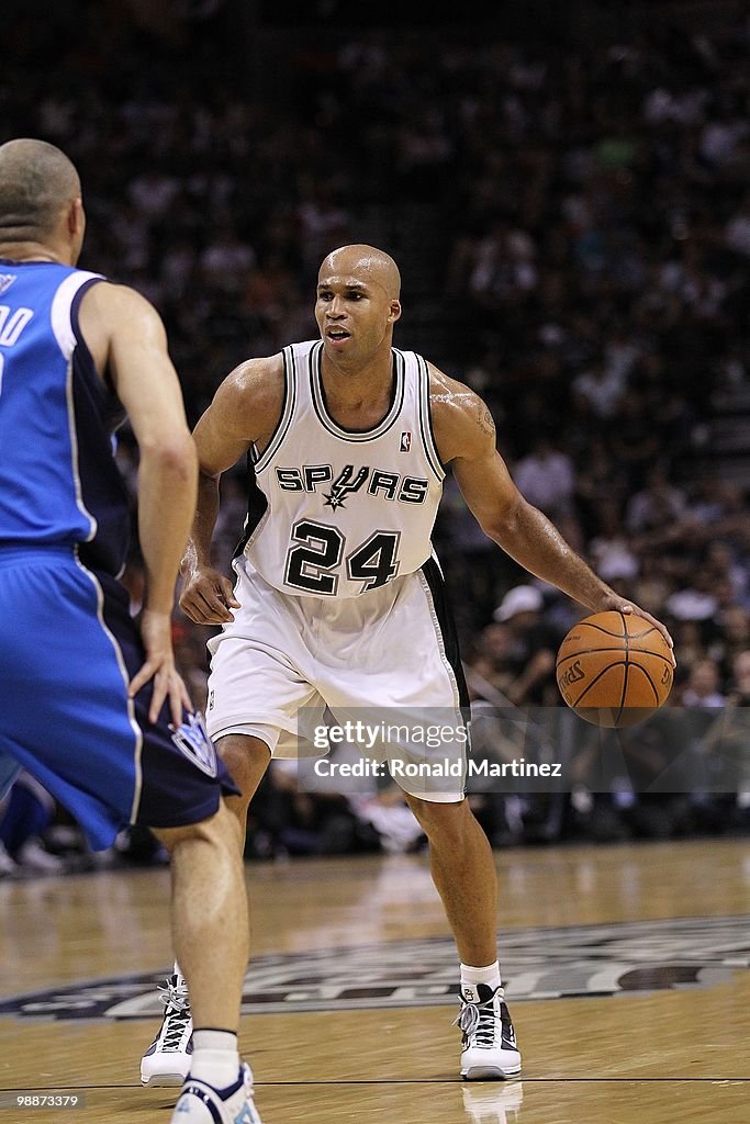Dallas Mavericks v San Antonio Spurs, Game 3