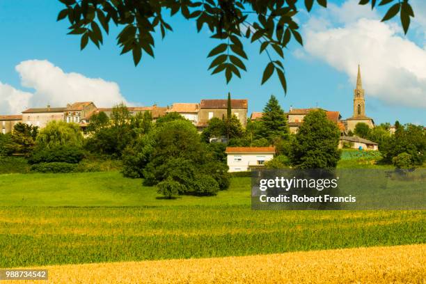 view over fields in summer towards this quiet hilltop village near duras, levignac-de-guyenne, lot-et-garonne, aquitaine, france, europe - lot y garona fotografías e imágenes de stock