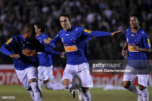 Kleber of Cruzeiro celebrates a scored goal against Nacional during a match as part of the Libertadores Cup 2010 at Central Park Stadium on May 5,...