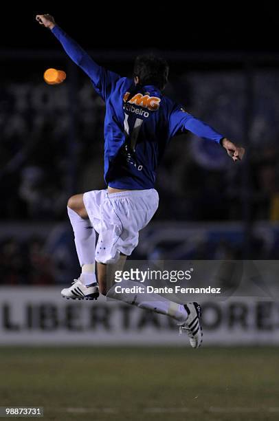 Kleber of Cruzeiro celebrates a scored goal against Nacional during a match as part of the Libertadores Cup 2010 at Central Park Stadium on May 5,...