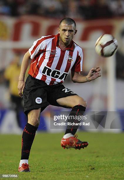 Leandro Benitez of Estudiantes in action during a match against San Luis as part of the 2010 Libertadores Cup at Centenario stadium on May 5, 2010 in...